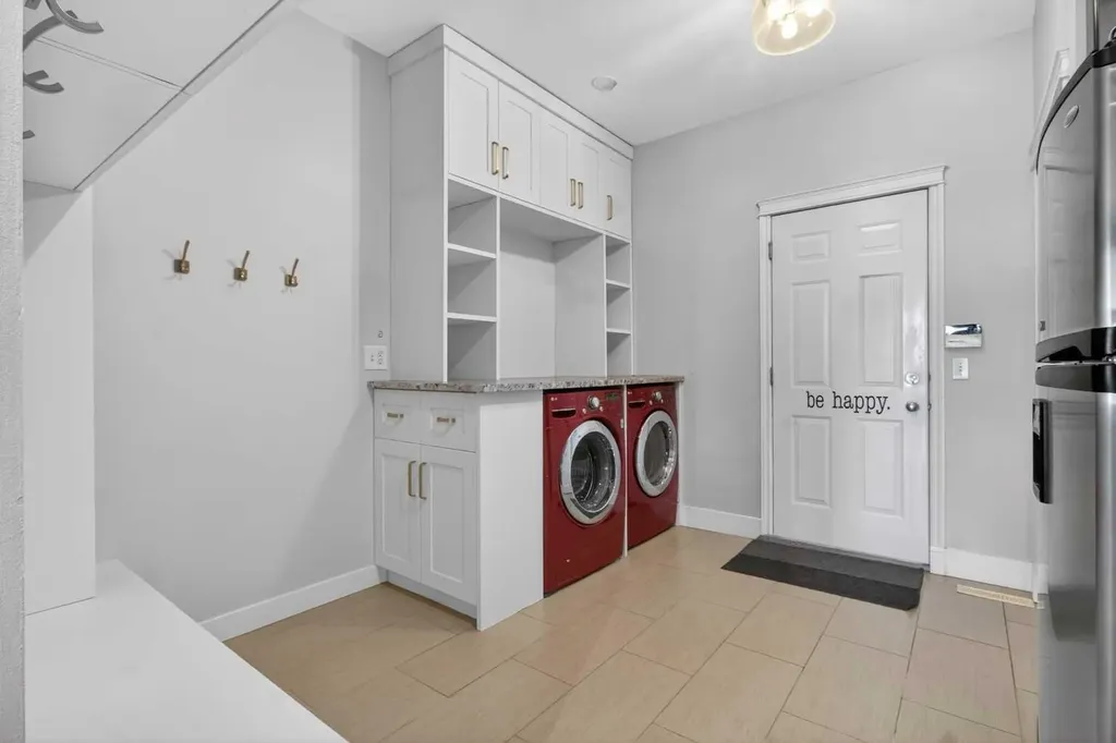 158 Hidden Creek Heights NW Calgary AB T3A 6K9