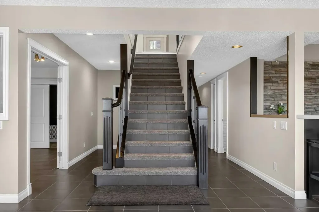 158 Hidden Creek Heights NW Calgary AB T3A 6K9