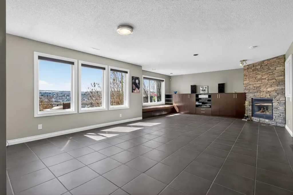 158 Hidden Creek Heights NW Calgary AB T3A 6K9
