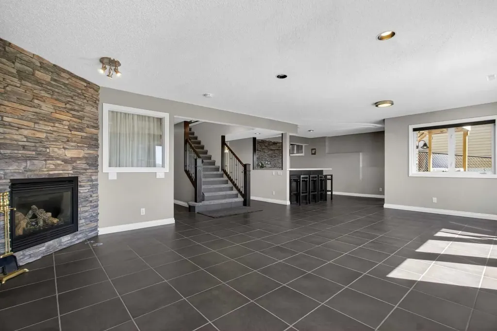 158 Hidden Creek Heights NW Calgary AB T3A 6K9