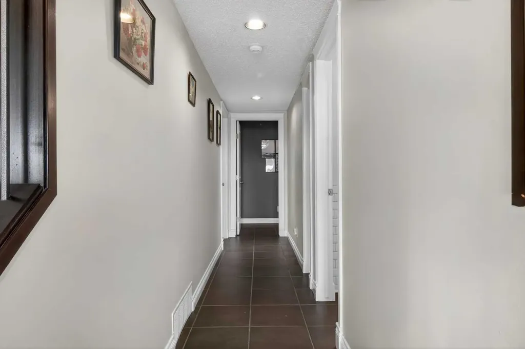 158 Hidden Creek Heights NW Calgary AB T3A 6K9