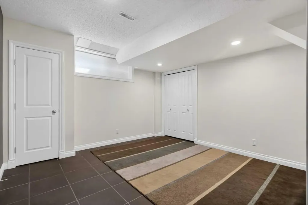 158 Hidden Creek Heights NW Calgary AB T3A 6K9