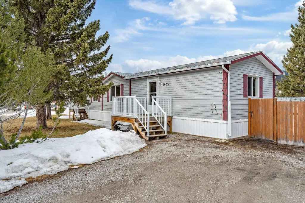 1605 129 Street Blairmore AB T0K 0E0