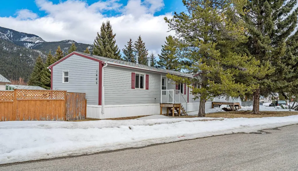 1605 129 Street Blairmore AB T0K 0E0