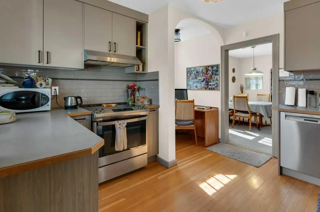 326 8 Avenue NE Calgary AB T2E 0P9