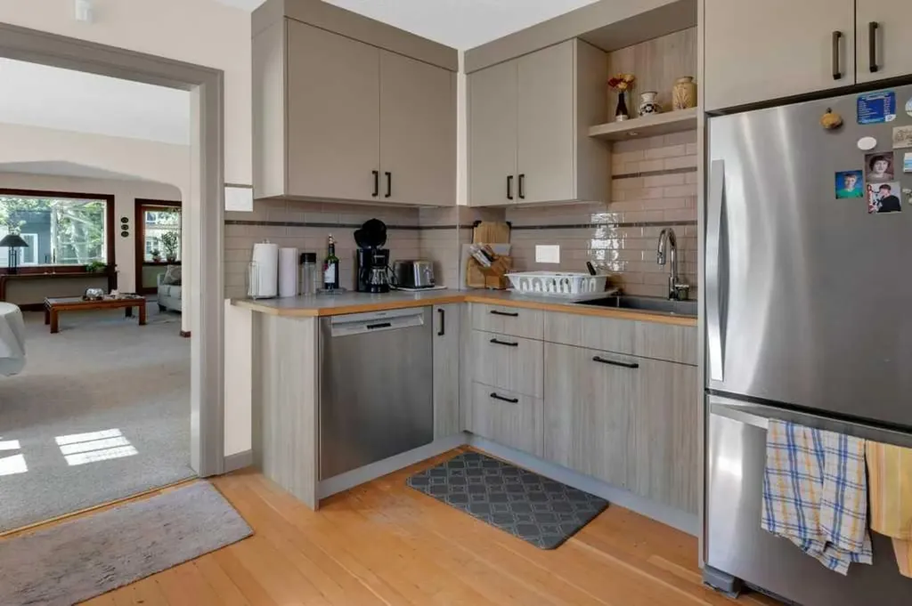 326 8 Avenue NE Calgary AB T2E 0P9