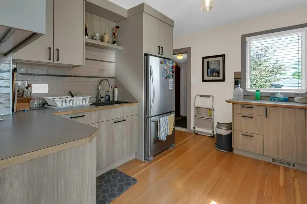 326 8 Avenue NE Calgary AB T2E 0P9