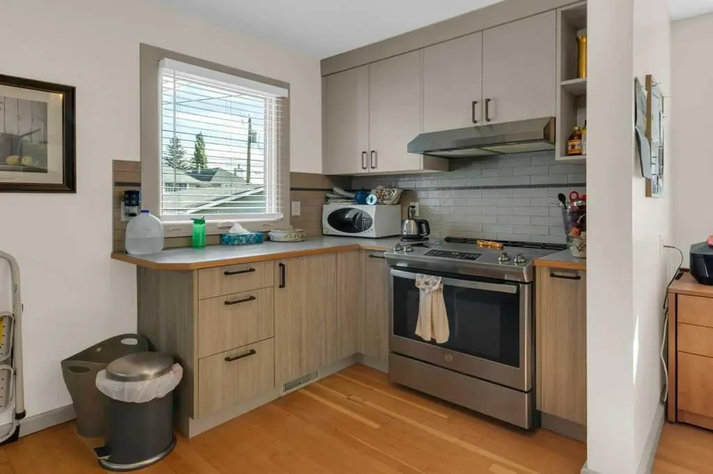 326 8 Avenue NE Calgary AB T2E 0P9