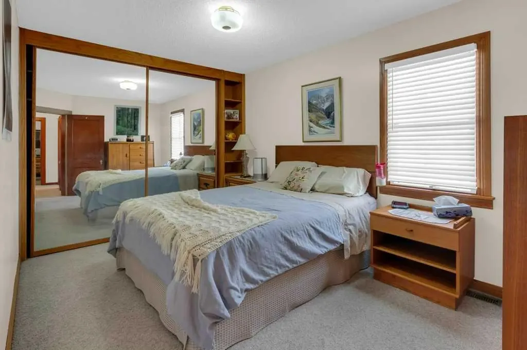 326 8 Avenue NE Calgary AB T2E 0P9