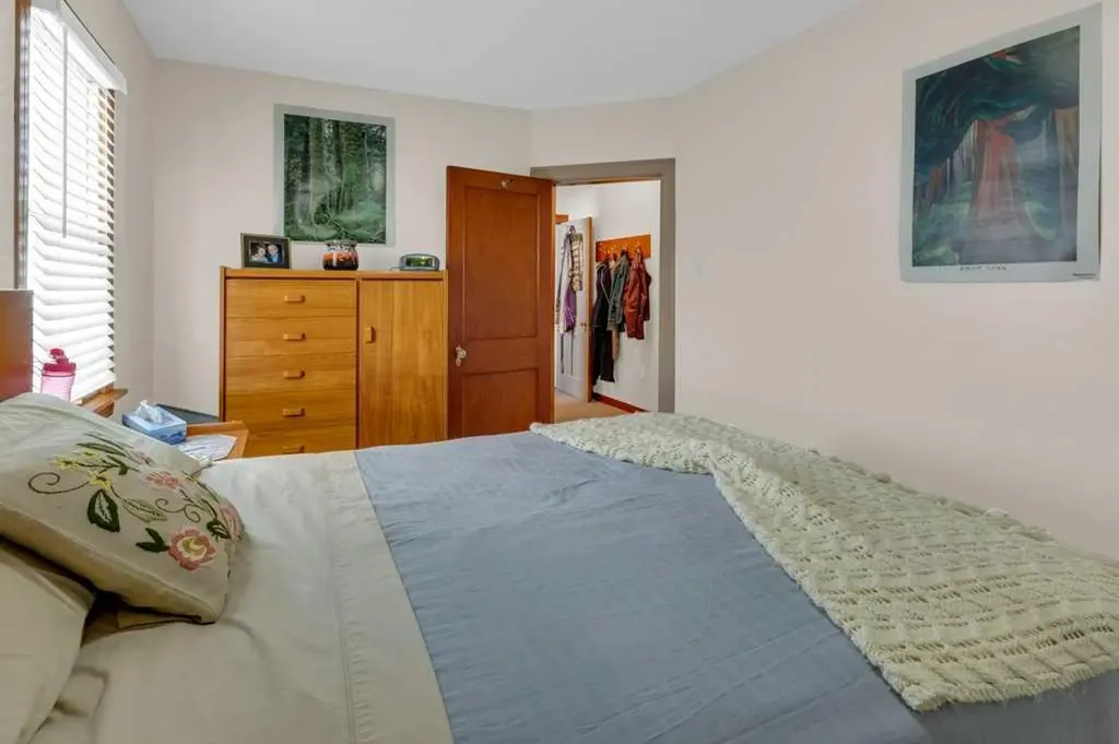 326 8 Avenue NE Calgary AB T2E 0P9