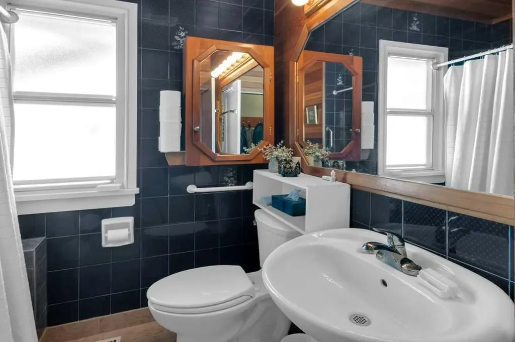 326 8 Avenue NE Calgary AB T2E 0P9