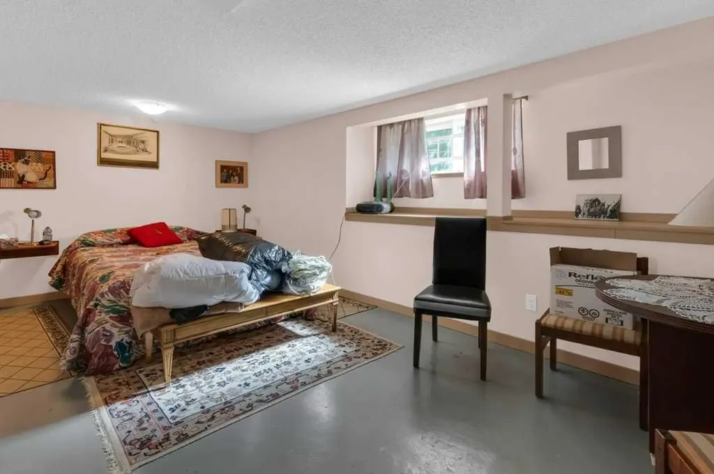 326 8 Avenue NE Calgary AB T2E 0P9