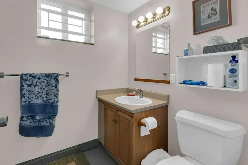 326 8 Avenue NE Calgary AB T2E 0P9