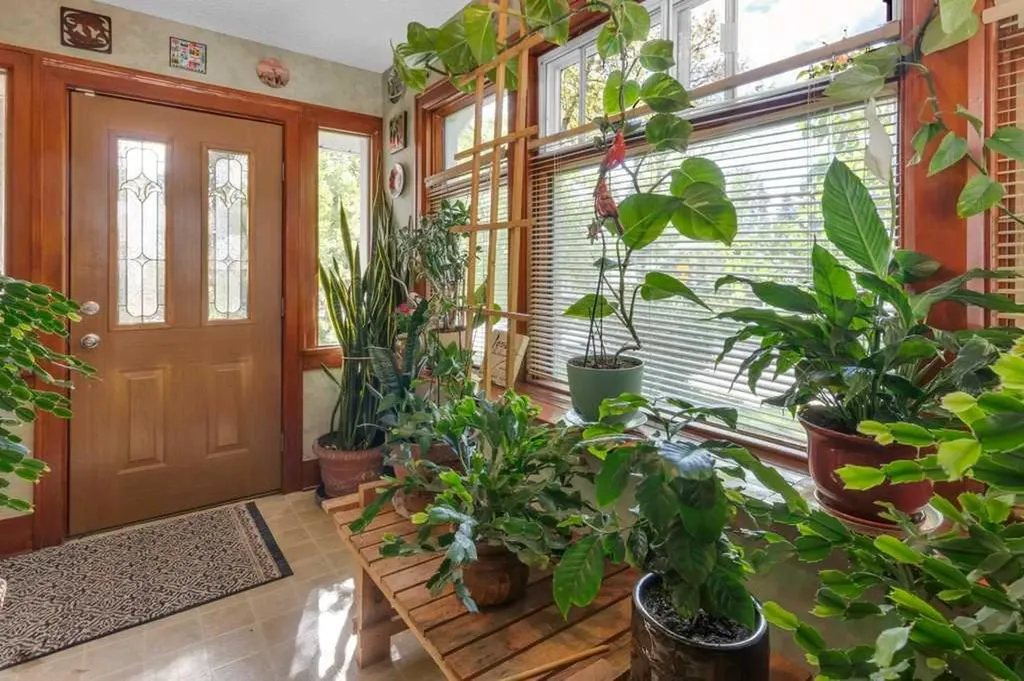 326 8 Avenue NE Calgary AB T2E 0P9