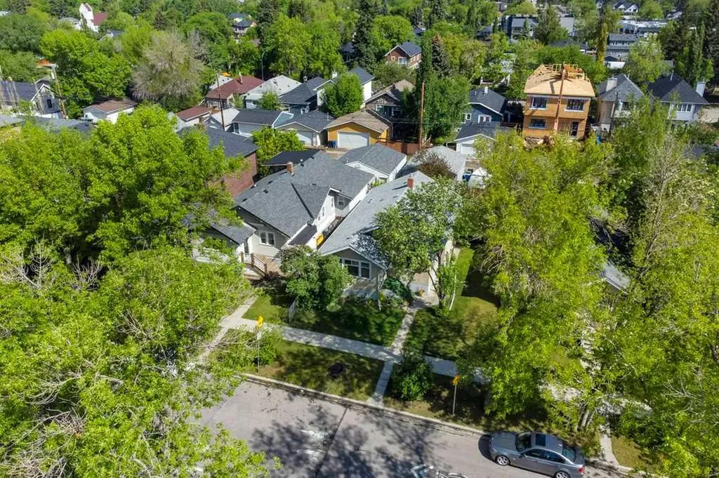 326 8 Avenue NE Calgary AB T2E 0P9