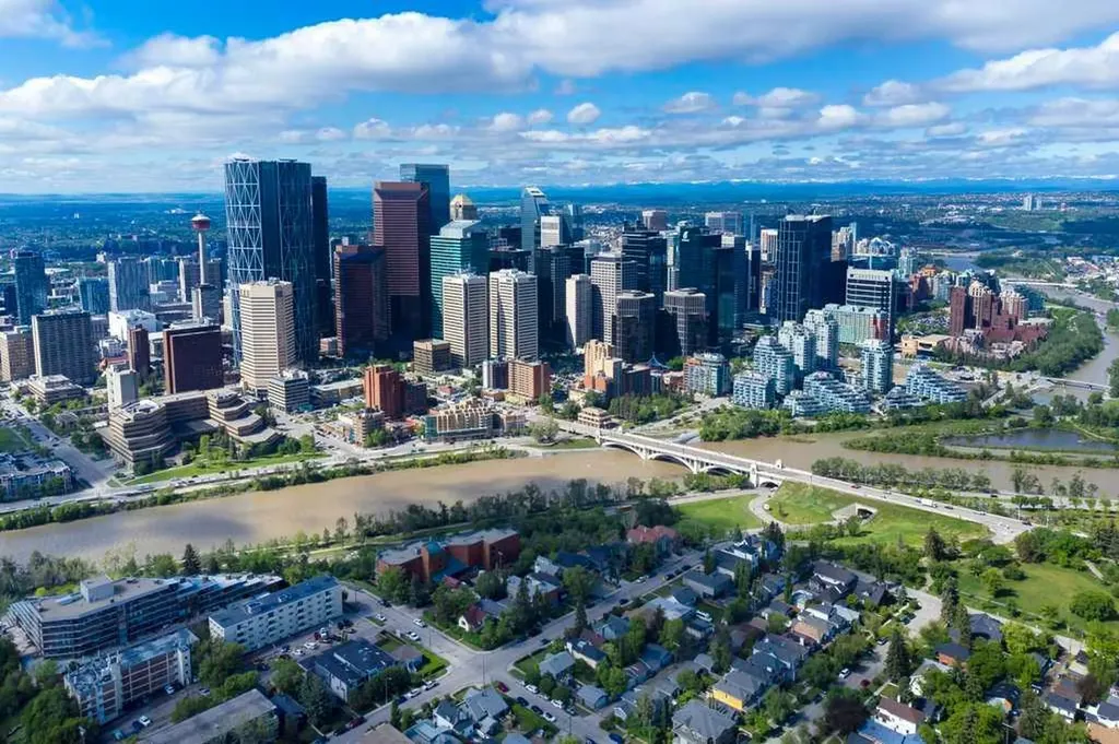 326 8 Avenue NE Calgary AB T2E 0P9