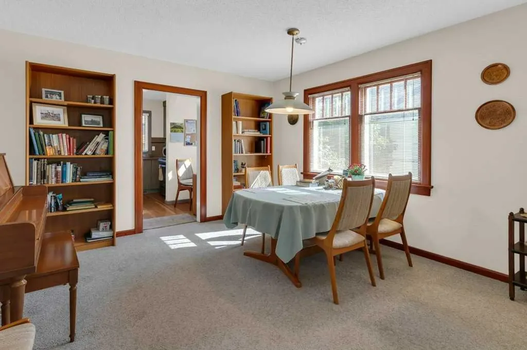 326 8 Avenue NE Calgary AB T2E 0P9