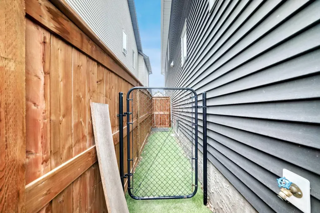 190 Coopersfield Way SW Airdrie AB T4b 4k7