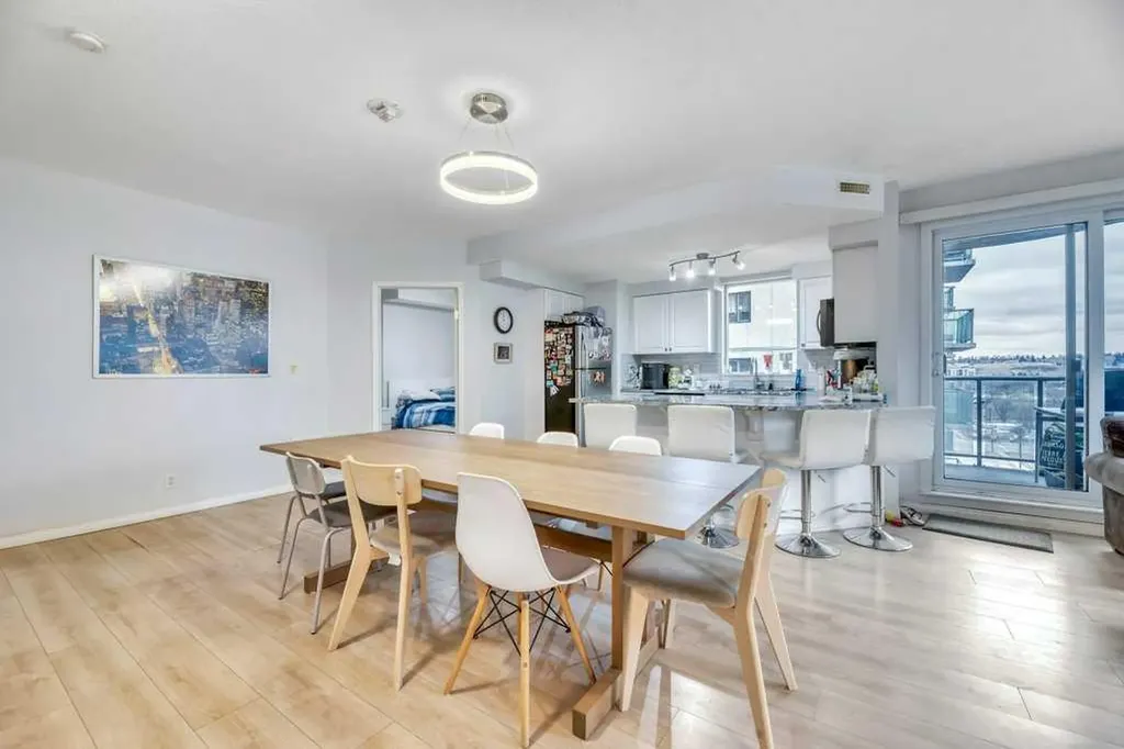 683 10 Street SW Calgary AB T2P 5G3
