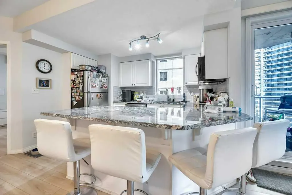 683 10 Street SW Calgary AB T2P 5G3
