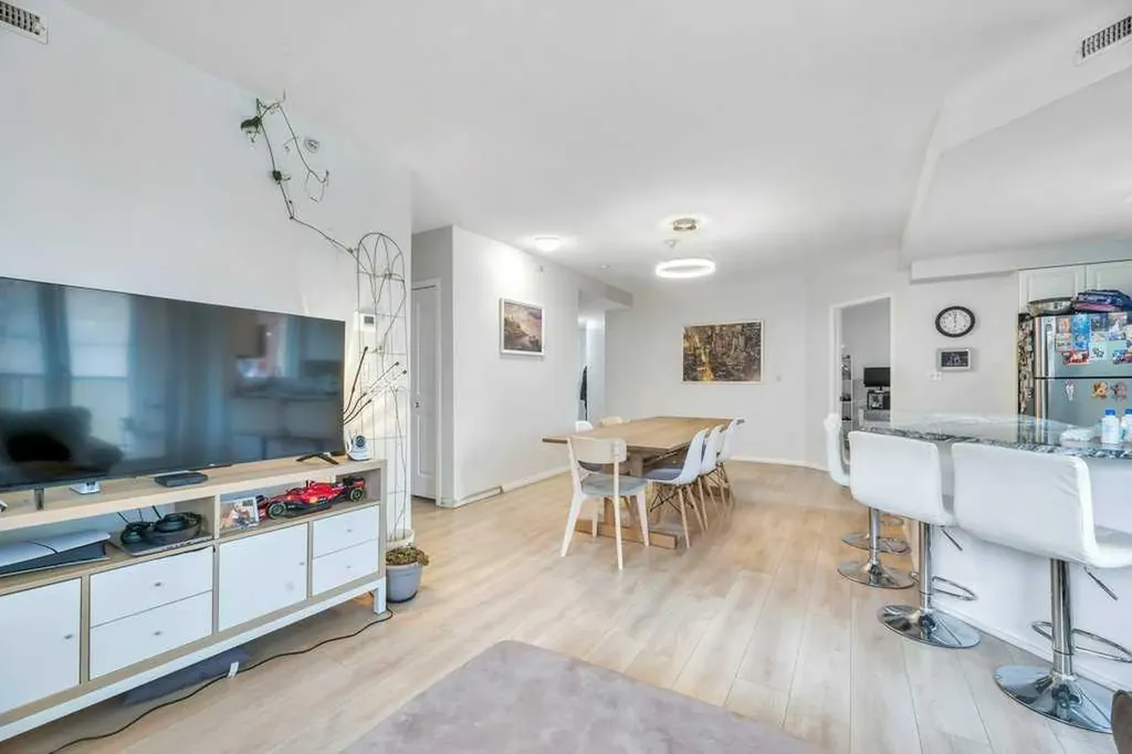 683 10 Street SW Calgary AB T2P 5G3