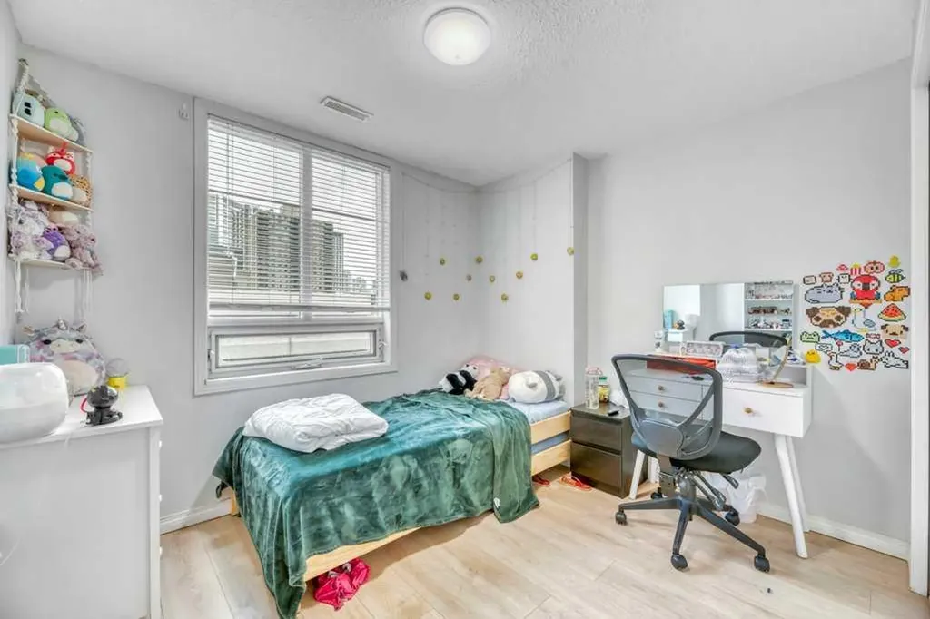 683 10 Street SW Calgary AB T2P 5G3