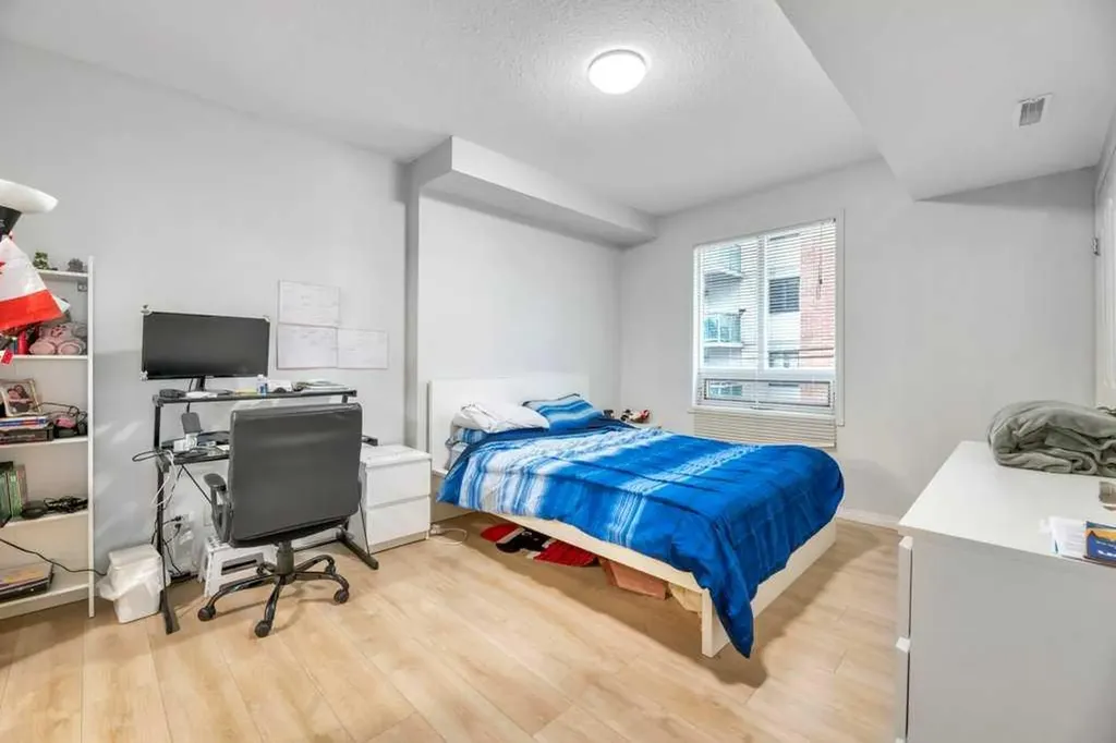 683 10 Street SW Calgary AB T2P 5G3