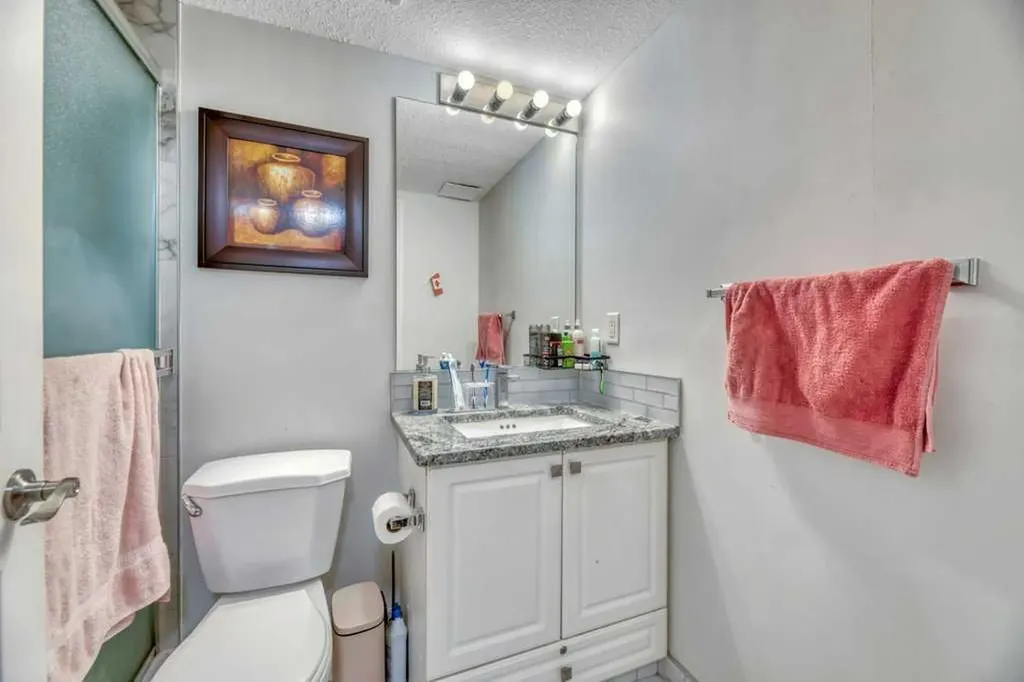 683 10 Street SW Calgary AB T2P 5G3