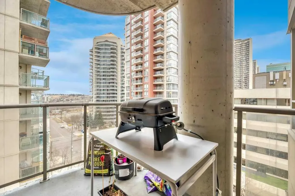 683 10 Street SW Calgary AB T2P 5G3