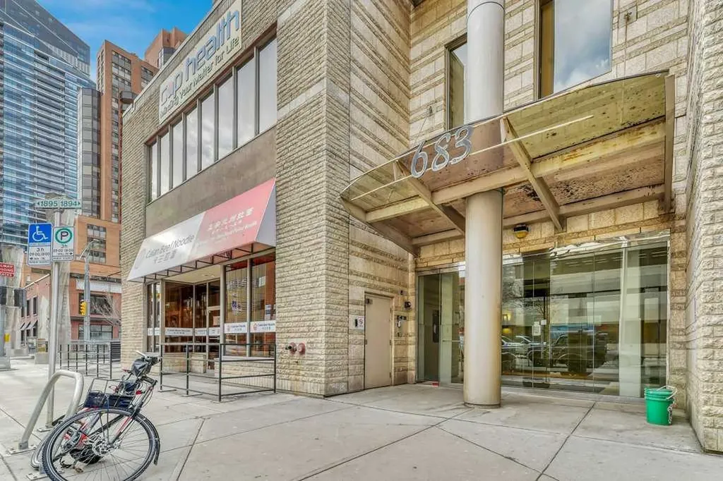 683 10 Street SW Calgary AB T2P 5G3