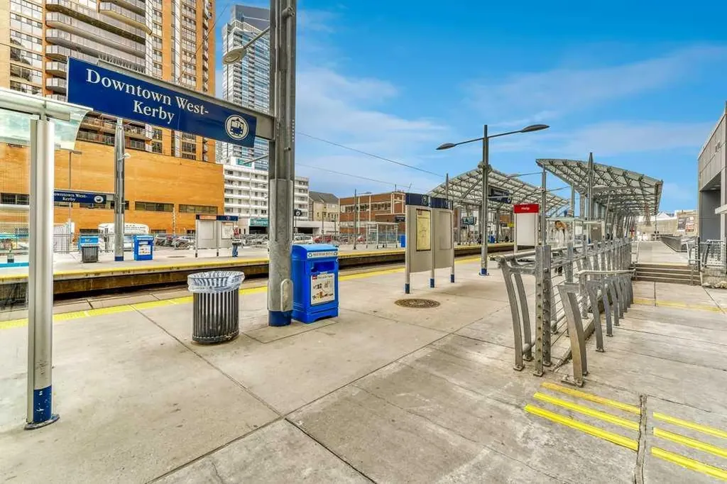 683 10 Street SW Calgary AB T2P 5G3