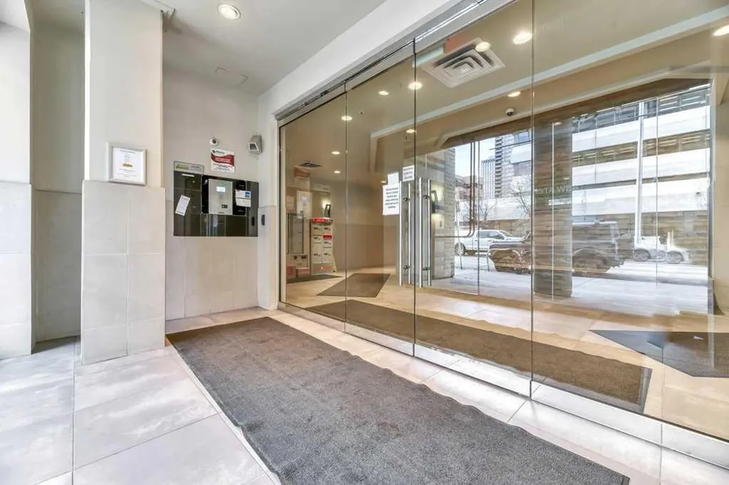 683 10 Street SW Calgary AB T2P 5G3