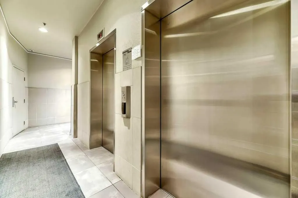 683 10 Street SW Calgary AB T2P 5G3