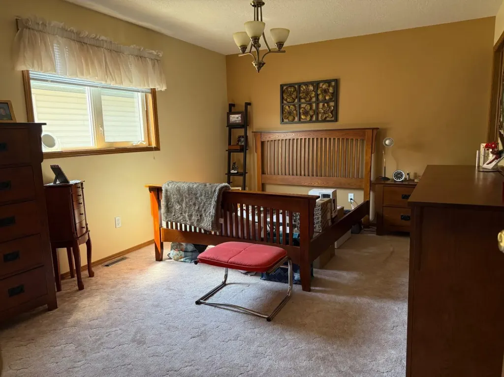817 Bankview Drive Drumheller AB T0J0Y5