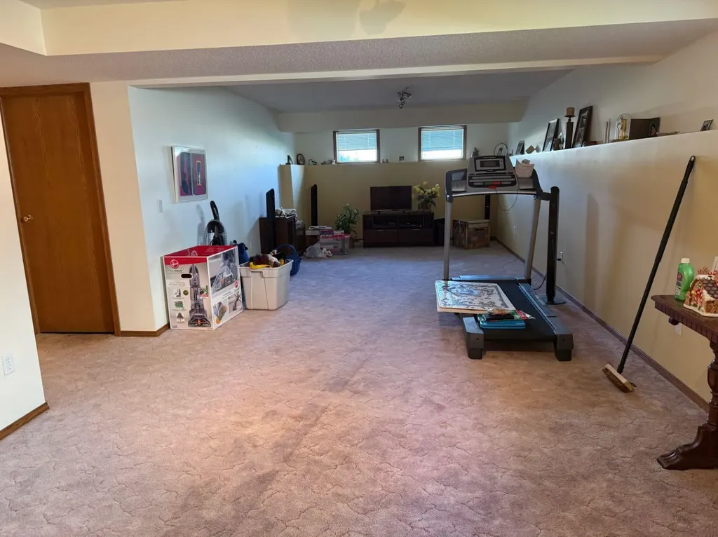 817 Bankview Drive Drumheller AB T0J0Y5
