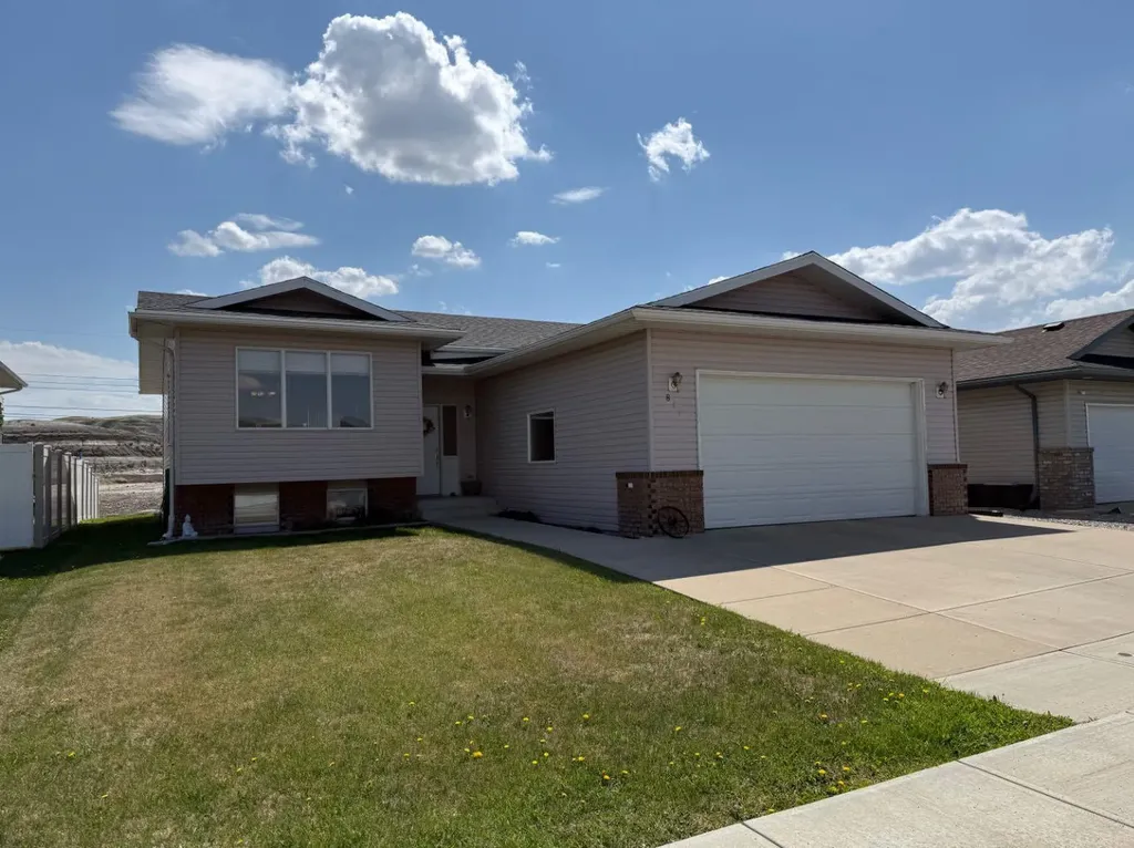 817 Bankview Drive Drumheller AB T0J0Y5