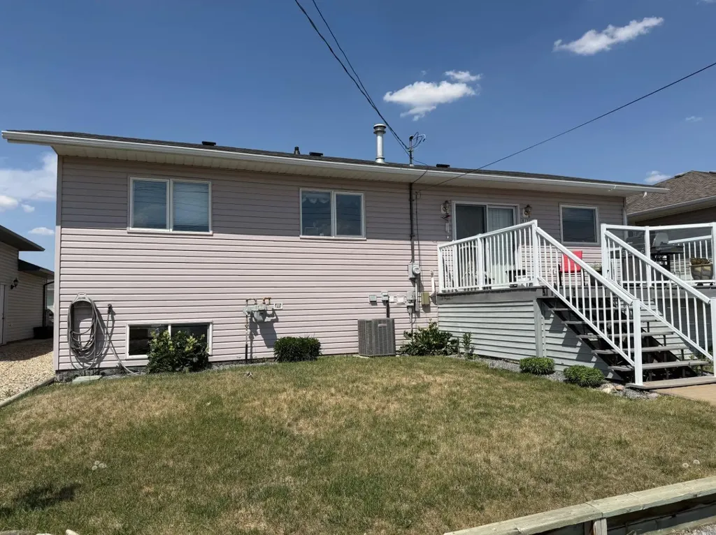 817 Bankview Drive Drumheller AB T0J0Y5