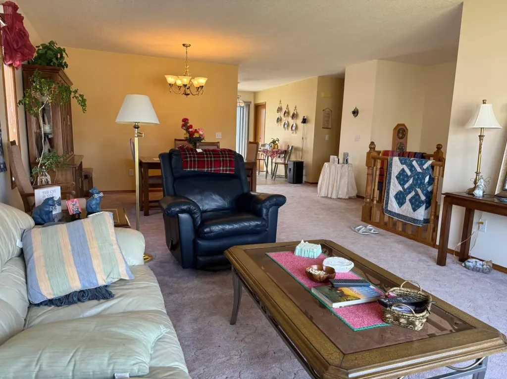 817 Bankview Drive Drumheller AB T0J0Y5