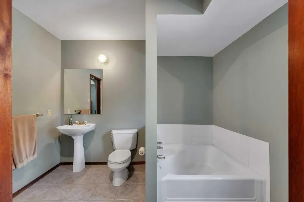 3010 8 Street SW Calgary AB T2T 3A2