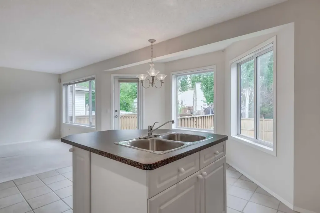 111 Sierra Nevada Way SW Calgary AB T3H 3N1