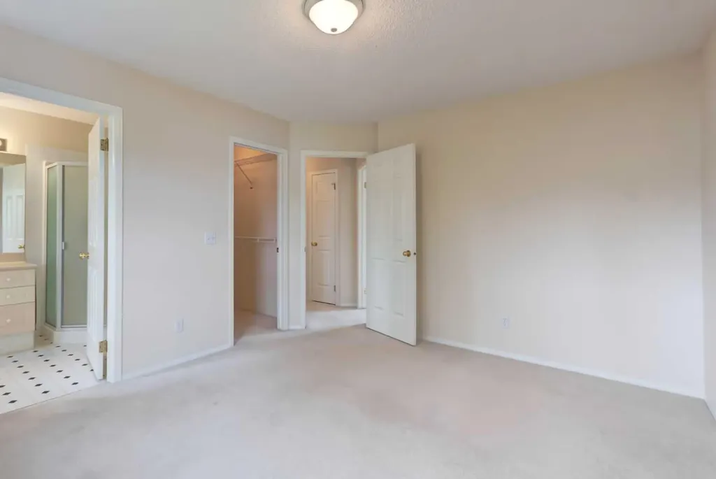 111 Sierra Nevada Way SW Calgary AB T3H 3N1