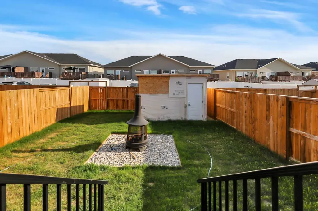 18 Athens Place Blackfalds AB T4M 0N4