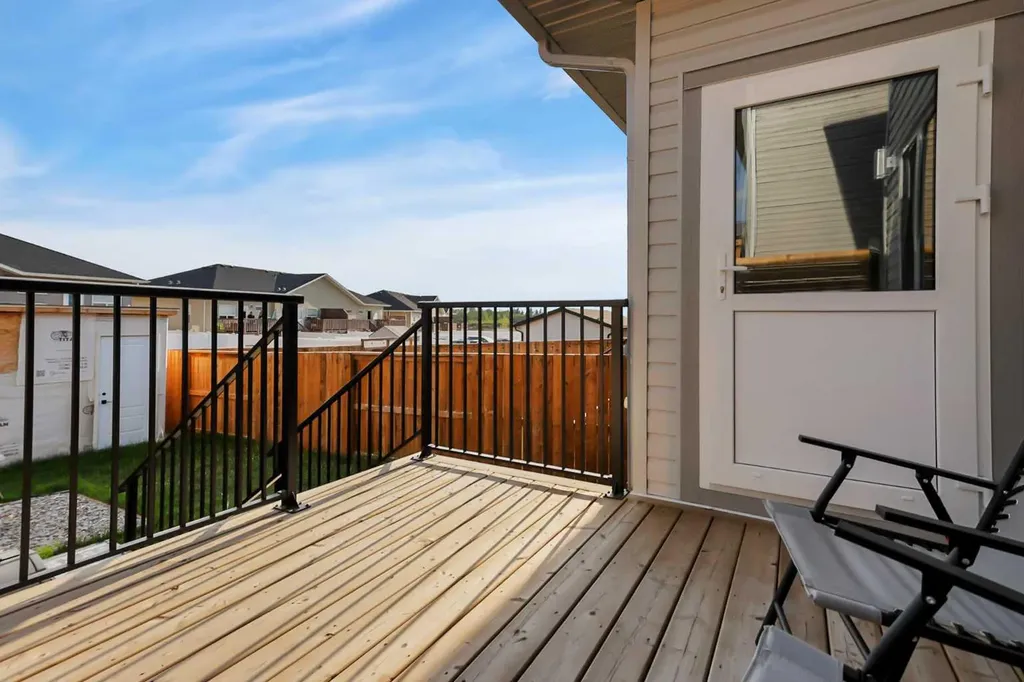 18 Athens Place Blackfalds AB T4M 0N4