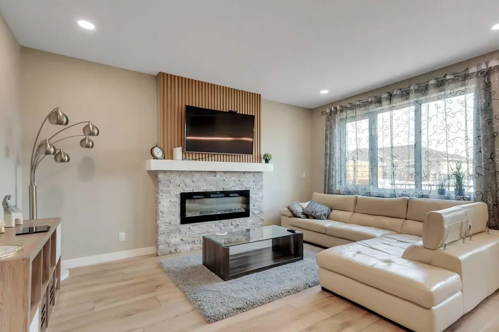 18 Athens Place Blackfalds AB T4M 0N4