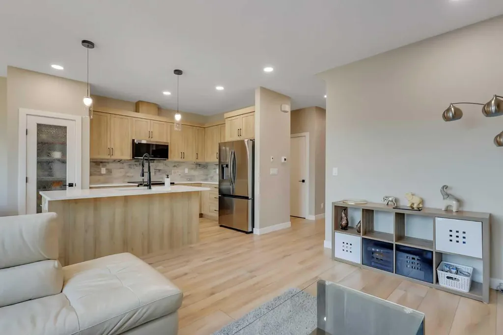 18 Athens Place Blackfalds AB T4M 0N4