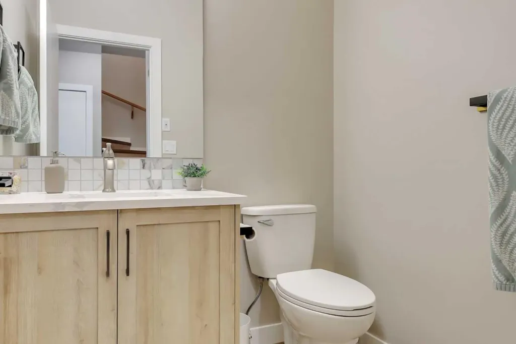 18 Athens Place Blackfalds AB T4M 0N4