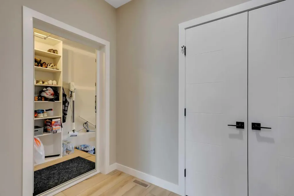 18 Athens Place Blackfalds AB T4M 0N4