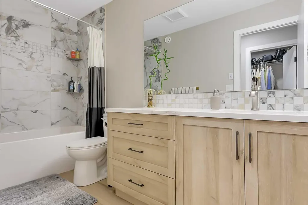 18 Athens Place Blackfalds AB T4M 0N4