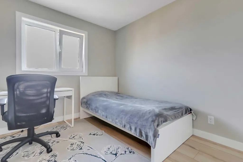 18 Athens Place Blackfalds AB T4M 0N4
