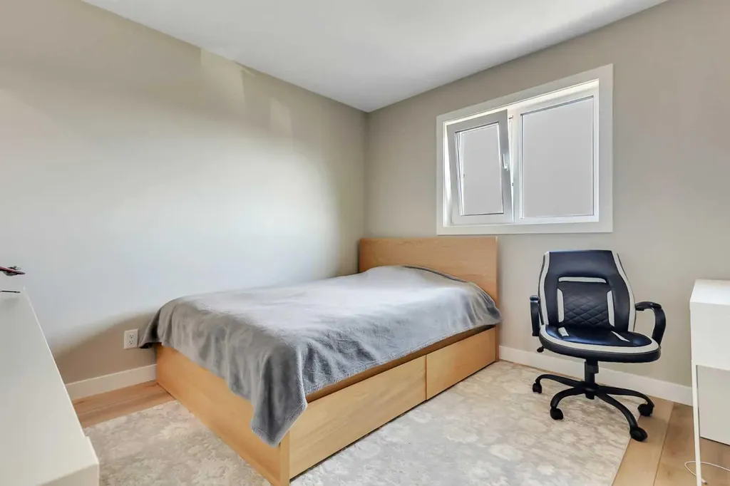 18 Athens Place Blackfalds AB T4M 0N4